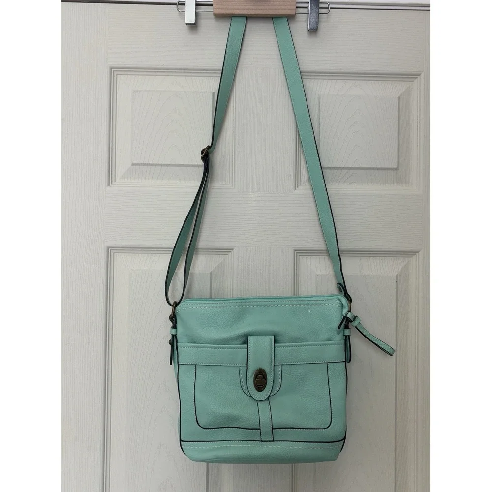 BOC Crossbody Purse Mint Green. Plenty of Compartments